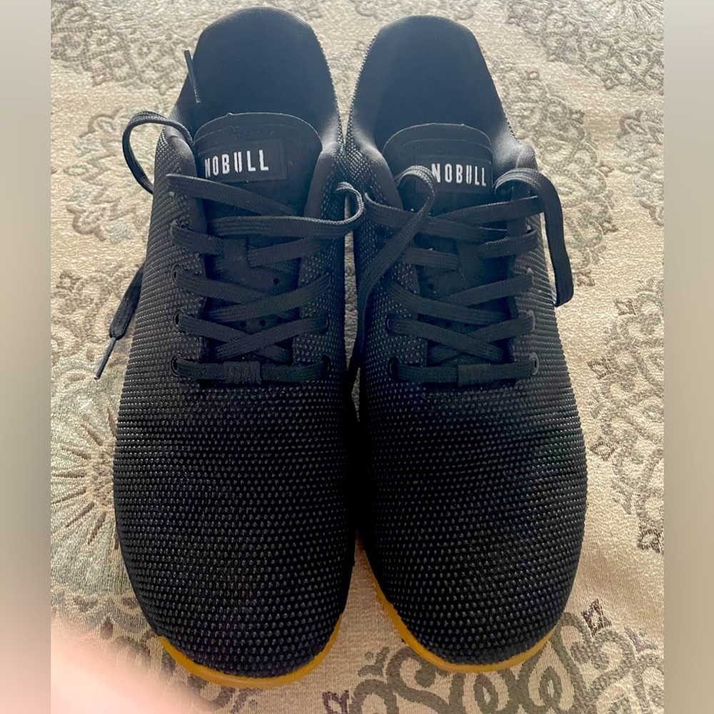 Like new!  No Bull black gun trainers